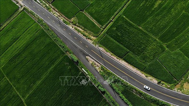 Trong ảnh: Dự án đường cứu hộ, cứu nạn các xã vùng lũ thuộc lưu vực sông Thương và sông Cầu huyện Yên Dũng (Bắc Giang), tổng chiều dài 12,74 km, vừa hoàn thành tháng 7/2021. Ảnh: Danh Lam-TTXVN