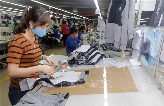 Photo: Garment products for export to EU by the Thai Nguyen Garment Company. VNA Photo: Trần Việt