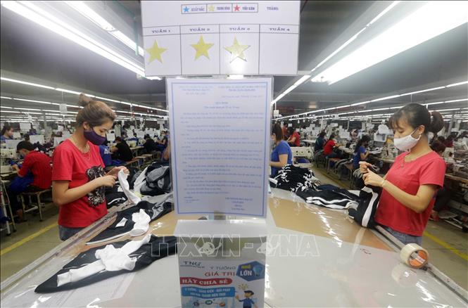 Photo: Garment products for export to EU by the Thai Nguyen Garment Company. VNA Photo: Trần Việt