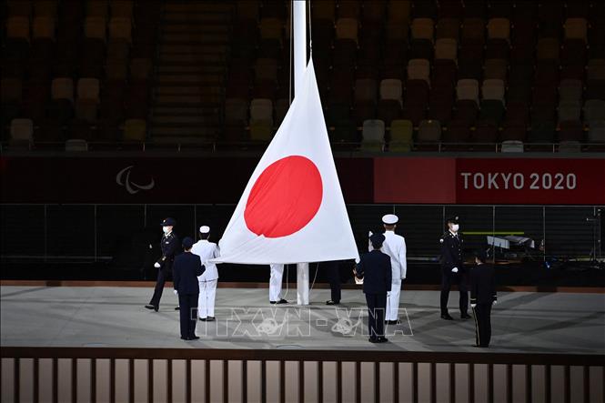 Trong ảnh: Lễ thượng cờ Nhật Bản tại lễ khai mạc Paralympic Tokyo 2020 ở thủ đô Tokyo, Nhật Bản, ngày 24/8/2021. Ảnh: AFP/ TTXVN