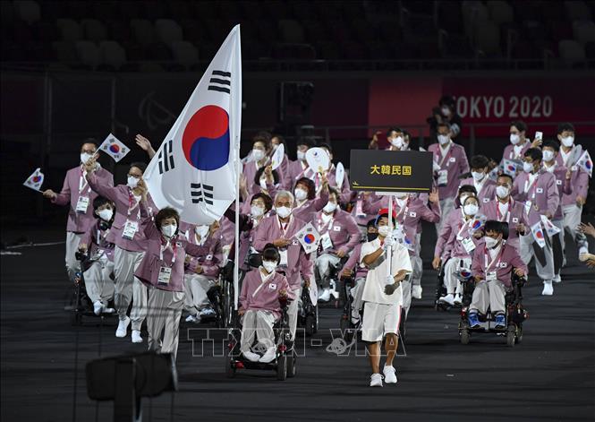 Trong ảnh: Đoàn thể thao Hàn Quốc diễu hành tại Lễ khai mạc Paralympic Tokyo 2020 ở Tokyo, Nhật Bản, ngày 24/8/2021. Ảnh: THX/ TTXVN