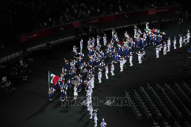 Trong ảnh: Đoàn thể thao Mexico diễu hành tại Lễ khai mạc Paralympic Tokyo 2020 ở Tokyo, Nhật Bản, ngày 24/8/2021. Ảnh: THX/ TTXVN