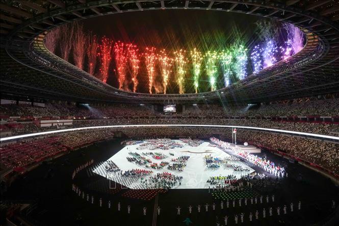 Trong ảnh: Màn trình diễn pháo hoa tại Lễ khai mạc Paralympic Tokyo 2020 ở Tokyo, Nhật Bản, ngày 24/8/2021. Ảnh: THX/ TTXVN
