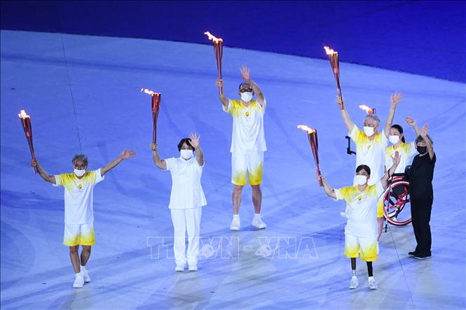 Trong ảnh: Rước đuốc Paralympic tại Lễ khai mạc Paralympic Tokyo 2020 ở Tokyo, Nhật Bản, ngày 24/8/2021. Ảnh: THX/ TTXVN