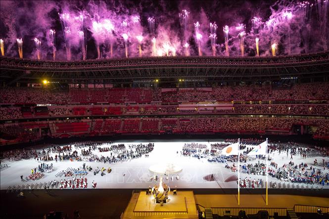 Trong ảnh: Màn trình diễn pháo hoa kết thúc Lễ khai mạc Paralympic Tokyo 2020 ở Tokyo, Nhật Bản, ngày 24/8/2021. Ảnh: THX/ TTXVN