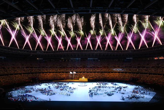 Trong ảnh: Màn trình diễn pháo hoa kết thúc Lễ khai mạc Paralympic Tokyo 2020 ở Tokyo, Nhật Bản, ngày 24/8/2021. Ảnh: THX/ TTXVN