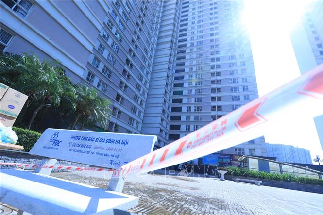 Trong ảnh: Khu đô thị Dương Nội 2, phường Yên Nghĩa, quận Hà Đông (Hà Nội) tạm thời bị phong tỏa. Ảnh: Tuấn Anh - TTXVN