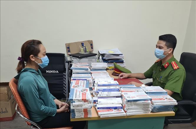 Trong ảnh: Chủ số hàng được xác định là T. T. N. (sinh năm 1996, trú tại huyện Nghĩa Hưng, tỉnh Nam Định). Ảnh: TTXVN phát