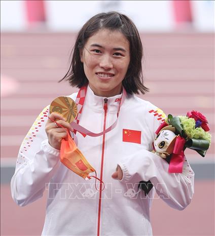 Trong ảnh: VĐV Trung Quốc Shi Yiting lập kỷ lục Paralympic nội dung điền kinh 200m nữ, hạng thương tật T36, tại Paralympic Tokyo 2020, ngày 29/8/2021. Ảnh: THX/ TTXVN