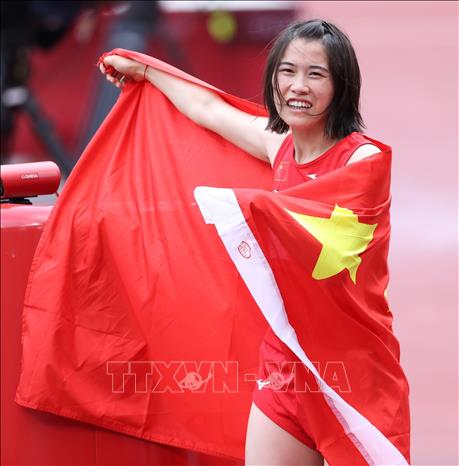 Trong ảnh: VĐV Trung Quốc Shi Yiting lập kỷ lục Paralympic nội dung điền kinh 200m nữ, hạng thương tật T36, tại Paralympic Tokyo 2020, ngày 29/8/2021. Ảnh: THX/ TTXVN