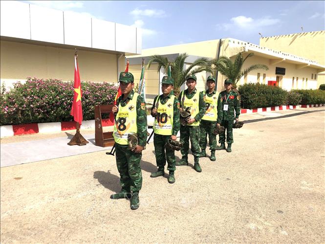 Photo: Vietnamese AK rifle team before the contest. VNA Photo: Tấn Đạt