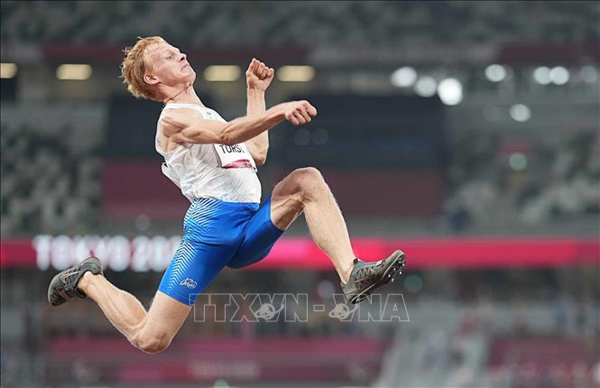 Trong ảnh: Vận động viên Evgenii Torsunov đoạt Huy chương Vàng ở nội dung nhảy xa nam, hạng thương tật T36, tại Paralympic Tokyo 2020 ,Nhật Bản, ngày 30/8/2021. Ảnh: THX/TTXVN