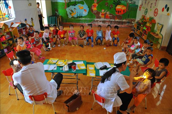 Trong ảnh: Huyện miền núi Nho Quan chú trọng đẩy mạnh việc tiếp cận các dịch vụ chăm sóc sức khỏe cho các đối tượng là người dân tộc. Ảnh: Minh Đức - TTXVN