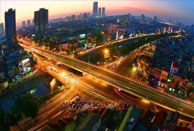 Trong ảnh: Thủ đô Hà Nội tiếp tục có bước phát triển mạnh mẽ cả về quy mô, diện mạo với những thành tựu to lớn, toàn diện góp phần quan trọng vào thành tựu chung của cả nước, xứng đáng với danh hiệu “Thành phố vì hòa bình”. Ảnh: Huy Hùng - TTXVN