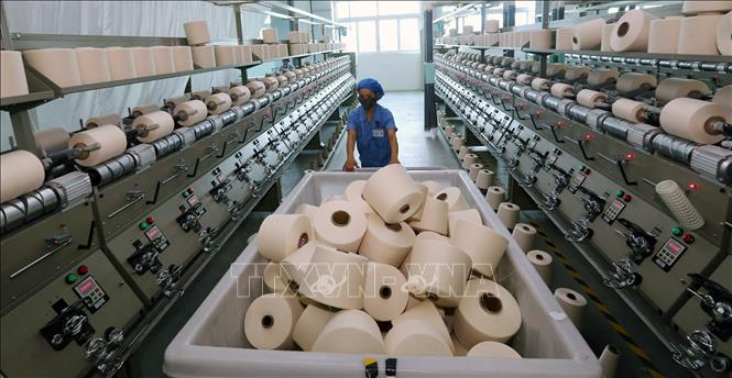 Trong ảnh: Năm 2018, đã có 112 quốc gia, vùng lãnh thổ đầu tư trực tiếp (FDI) vào Việt Nam với tổng vốn đạt 35,46 tỷ USD, tập trung ở 18 ngành, lĩnh vực; trong đó chủ yếu là lĩnh vực công nghiệp chế biến, chế tạo (16,58 tỷ USD, chiếm 46,7% tổng vốn đầu tư); tổng số vốn đã giải ngân đạt 19,1 tỷ USD. Ảnh: Danh Lam – TTXVN