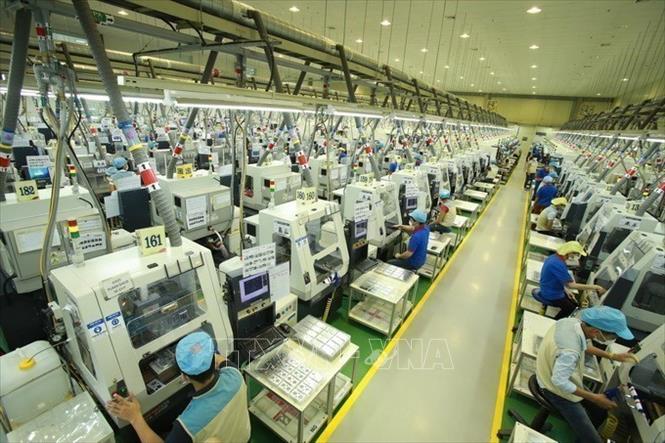 Trong ảnh: Dây chuyền sản xuất linh kiện điện tử tại Công ty TNHH Bokwang Vina (Khu công nghiệp Điềm Thụy, tỉnh Thái Nguyên). Ảnh: Hoàng Hùng – TTXVN