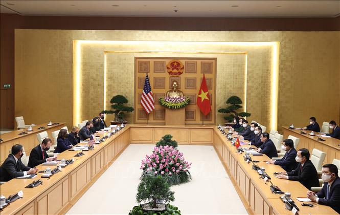 Quan hệ đối ngoại được mở rộng và ngày càng đi vào chiều sâu, Việt Nam đã có quan hệ với 189 quốc gia và vùng lãnh thổ. Vị thế của Việt Nam ngày càng được nâng cao trên trường quốc tế. Trong ảnh: Thủ tướng Phạm Minh Chính tiếp Phó Tổng thống Hoa Kỳ Kamala Harris thăm Việt Nam. Việt Nam là điểm đến trong khuôn khổ chuyến công du châu Á chính thức đầu tiên của nữ Phó Tổng thống và cũng là lần đầu tiên một Phó Tổng thống Mỹ tới thăm Việt Nam (25/8/2021). Ảnh: Dương Giang-TTXVN