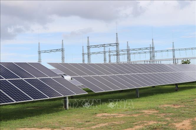 Trong ảnh: Dự án Nhà máy Điện mặt trời Thiên Tân Solar Ninh Thuận đầu tư tại xã Phước Trung, huyện Bác Ái. Ảnh: Nguyễn Thành – TTXVN