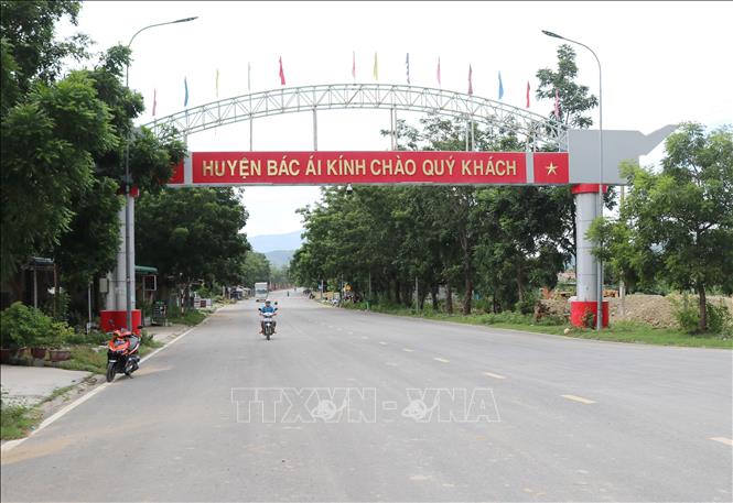 Trong ảnh: Đường giao thông Trung tâm huyện miền núi Bác Ái, tỉnh Ninh Thuận. Ảnh: Nguyễn Thành – TTXVN