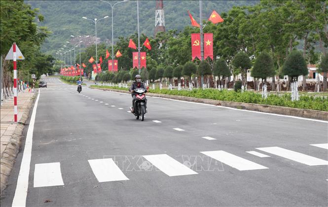 Trong ảnh: Đường giao thông trung tâm huyện miền núi Bác Ái, tỉnh Ninh Thuận. Ảnh: Nguyễn Thành – TTXVN