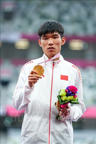 Trong ảnh: Vận động viên Trung Quốc Zhu Dening giành HCV, lập kỷ lục thế giới và Paralympic mới nội dung nhảy xa nam, hạng T38, với thành tích 7,31m, tại Paralympic Tokyo 2020 ở Nhật Bản, ngày 1/9/2021. Ảnh: THX/TTXVN  