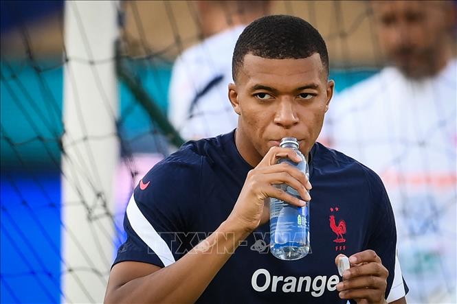Trong ảnh: Tiền đạo Kylian Mbappe trong buổi tập luyện tại Strasbourg, Pháp, ngày 31/8/2021. Ảnh: AFP/TTXVN