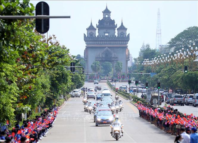Lễ đón Chủ tịch nước Nguyễn Xuân Phúc và Phu nhân cùng Đoàn đại biểu cấp cao Đảng, Nhà nước Việt Nam sang thăm hữu nghị chính thức Cộng hòa Dân chủ Nhân dân Lào (9/8/2021). Ảnh: Thống Nhất – TTXVN