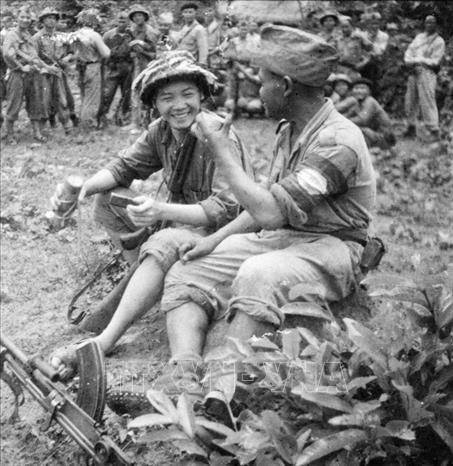 Chiến sĩ liên quân Lào – Việt trong kháng chiến chống Pháp, năm 1950. Ảnh: Tư liệu TTXVN