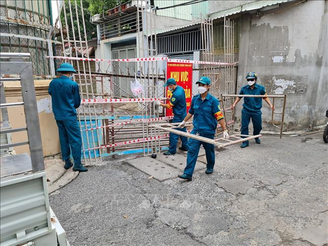 Trong ảnh: Một địa điểm phong tỏa tại phường Thắng Nhất, thành phố Vũng Tàu nơi vừa xuất hiện ổ dịch lây nhiễm SARS-CoV-2 mới tại đây. Ảnh: Hoàng Nhị- TTXVN