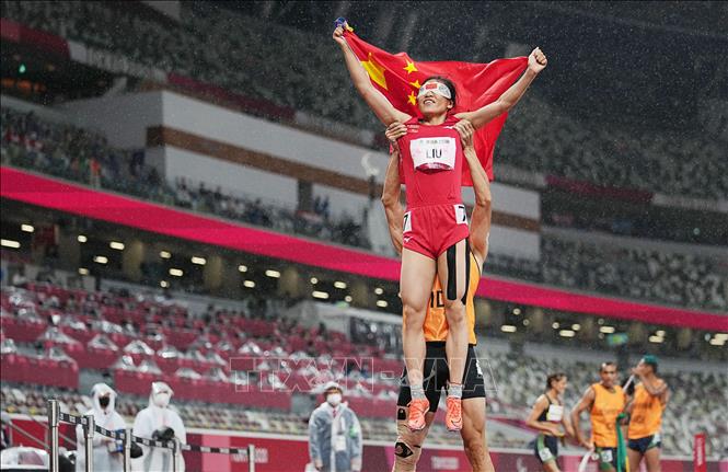 Trong ảnh: VĐV Liu Cuiqing của Trung Quốc giành HCV nội dung điền kinh 200m nữ, hạng T11, tại Paralympic Tokyo 2020, Nhật Bản, ngày 4/9/2021. Ảnh: THX/ TTXVN