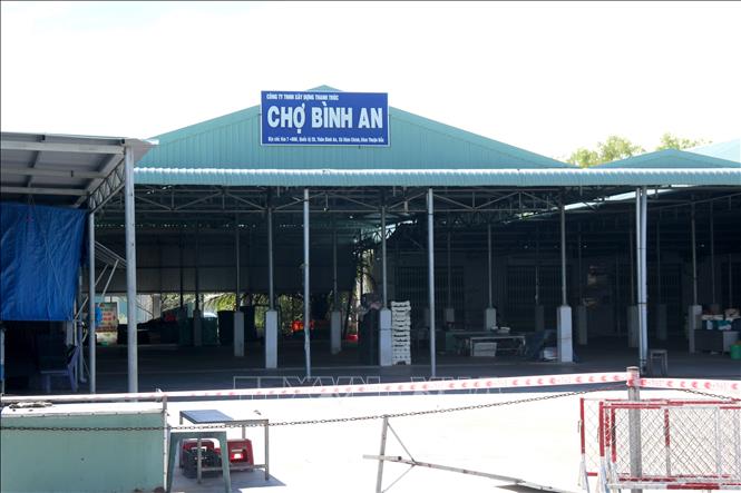 Trong ảnh: Tạm dừng hoạt động các chợ truyền thống trên địa bàn xã Hàm Chính, huyện Hàm Thuận  Bắc (Bình Thuận) để phòng, chống dịch COVID-19. Ảnh: Nguyễn Thanh – TTXVN