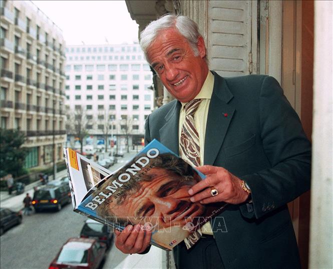 Trong ảnh (tư liệu): Tài tử Jean-Paul Belmondo tại Paris, Pháp, ngày 4/4/1996. Ảnh: AFP/ TTXVN