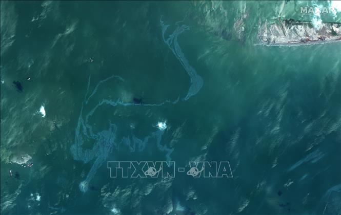Trong ảnh: Hình ảnh vệ tinh cho thấy vệt dầu loang bị rò rỉ từ đường ống dẫn ở ngoài khơi bang Louisiana, miền Nam nước Mỹ ngày 5/9/2021. Ảnh: AFP/TTXVN