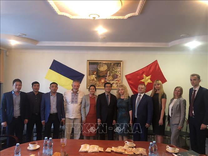 Đại sứ Việt Nam Ukraine: Đại sứ Việt Nam tại Ukraine là một trong những đại diện ngoại giao xuất sắc của Việt Nam. Với nỗ lực không ngừng nghỉ của mình, ông đã đưa quan hệ giữa hai nước lên một tầm cao mới. Hãy cùng xem hình ảnh và nghe các câu chuyện thú vị về đại sứ để hiểu thêm về công việc của một người đại diện nước ngoài.