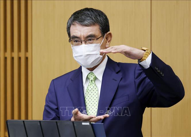 Trong ảnh: Bộ trưởng Cải cách hành chính Nhật Bản Taro Kono trong cuộc họp báo tại Tokyo ngày 8/9/2021. Ảnh: Kyodo/TTXVN