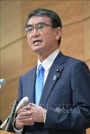 Trong ảnh: Bộ trưởng Cải cách hành chính Nhật Bản Taro Kono trong cuộc họp báo công bố quyết định tranh cử Chủ tịch đảng Dân chủ Tự do (LDP) cầm quyền, kế nhiệm Thủ thướng Suga Yoshihide, tại Tokyo ngày 10/9/2021. Ảnh: Kyodo/TTXVN