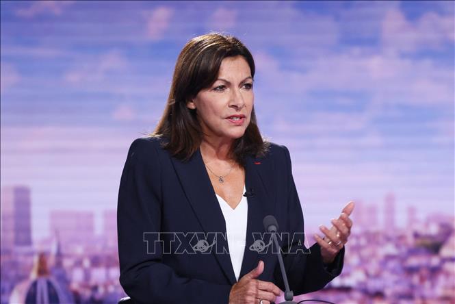 Trong ảnh: Thị trưởng thành phố Paris Anne Hidalgo của Pháp Anne Hidalgo trong một chương trình truyền hình ngày 12/9/2021. Ảnh: AFP/TTXVN