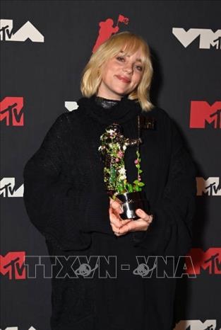 Nữ ca sĩ kiêm nhạc sĩ người Mỹ Billie Eilish (ảnh) đã vượt qua nhiều tên tuổi sáng giá như Demi Lovato với 