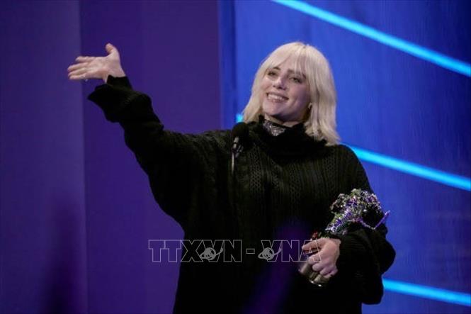 Nữ ca sĩ kiêm nhạc sĩ người Mỹ Billie Eilish (ảnh) đã vượt qua nhiều tên tuổi sáng giá như Demi Lovato với 