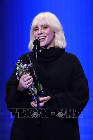 Nữ ca sĩ kiêm nhạc sĩ người Mỹ Billie Eilish (ảnh) đã vượt qua nhiều tên tuổi sáng giá như Demi Lovato với 