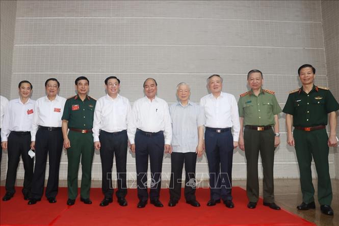 Tổng Bí thư Nguyễn Phú Trọng, Chủ tịch nước Nguyễn Xuân Phúc, Chủ tịch Quốc hội Vương Đình Huệ và các đồng chí lãnh đạo Đảng, Nhà nước dự hội nghị. Ảnh: Trí Dũng - TTXVN
