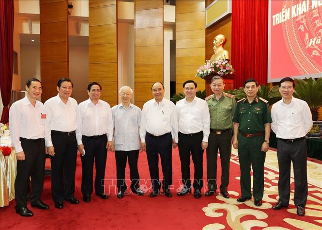 Tổng Bí thư Nguyễn Phú Trọng, Chủ tịch nước Nguyễn Xuân Phúc, Thủ tướng Chính phủ Phạm Minh Chính, Chủ tịch Quốc hội Vương Đình Huệ, Thường trực Ban Bí thư Võ Văn Thưởng và các đồng chí lãnh đạo Đảng, Nhà nước dự hội nghị. Ảnh : Trí Dũng  - TTXVN