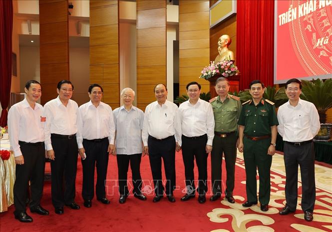Tổng Bí thư Nguyễn Phú Trọng, Chủ tịch nước Nguyễn Xuân Phúc, Thủ tướng Chính phủ Phạm Minh Chính, Chủ tịch Quốc hội Vương Đình Huệ, Thường trực Ban Bí thư Võ Văn Thưởng và các đồng chí lãnh đạo Đảng, Nhà nước dự hội nghị. Ảnh : Trí Dũng  - TTXVN