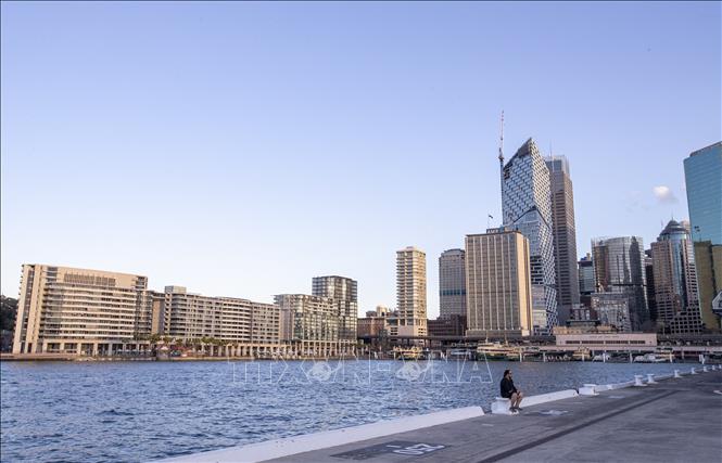 Trong ảnh: Cảnh vắng vẻ tại khu vực cầu cảng Sydney, khi lệnh phong toả nhằm hạn chế lây lan dịch COVID-19 được thực thi, ngày 20/8/2021. Ảnh: THX/TTXVN