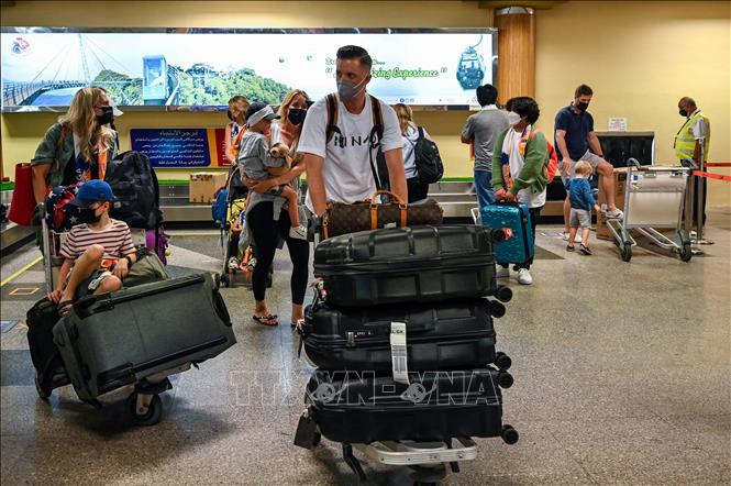 Trong ảnh: Khách du lịch tới đảo Langkawi, Malaysia, ngày 16/9/2021. Ảnh: AFP/ TTXVN