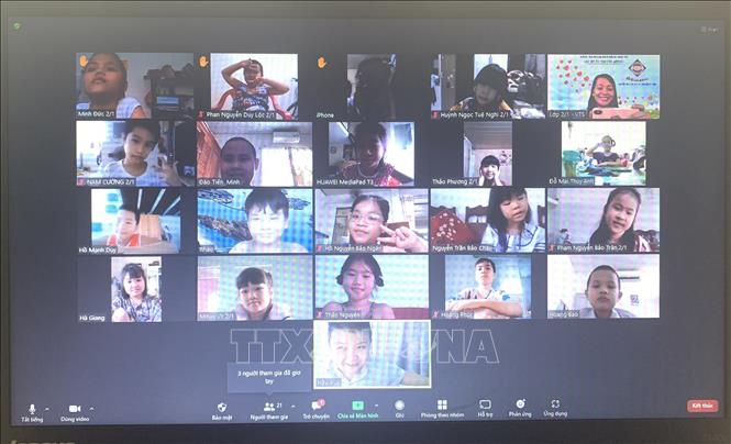 Trong ảnh: Học sinh trường Tiểu học Võ Thị Sáu (quận Hải Châu) học trực tuyến. Ảnh: TTXVN phát