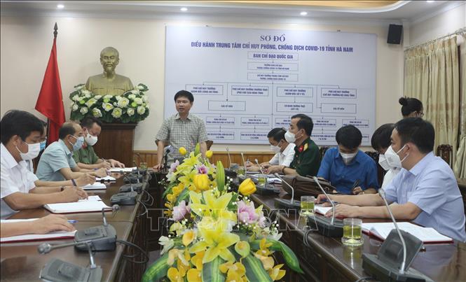 Chủ tịch UBND tỉnh Hà Nam Trương Quốc Huy phát biểu chỉ đạo tại cuộc họp. Ảnh: Thanh Tuấn-TTXVN