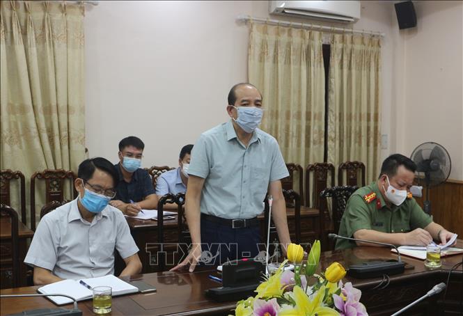 Giám đốc Sở Y tế tỉnh Hà Nam Nguyễn Trong Khải báo cáo tình hình dịch COVID-19 trên địa bàn. Ảnh: Thanh Tuấn-TTXVN