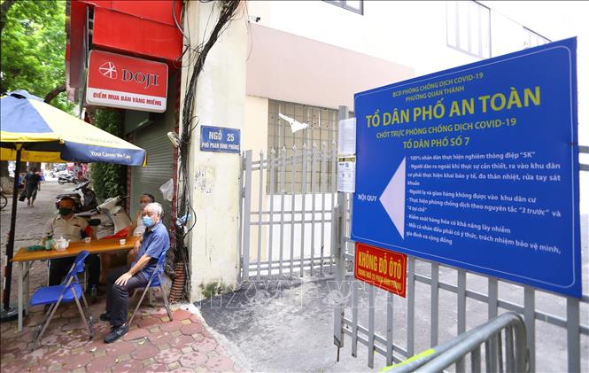Trong ảnh: Chốt tổ dân phố an toàn ngõ 25 Phan Đình Phùng (quận Ba Đình) vẫn có lực lượng trực chốt (ảnh chụp ngày 22/9). Ảnh: Hoàng Hiếu - TTXVN