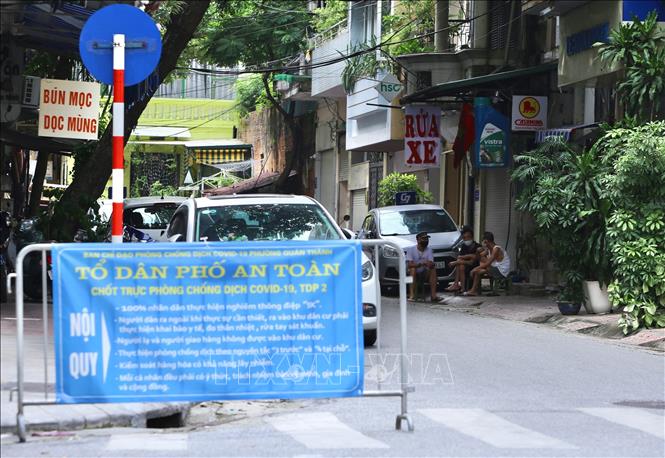 Trong ảnh: Chốt tổ dân phố an toàn trên đường Quán Thánh (phường Quán Thánh, Ba Đình) đã “mở” sáng 22/9. Ảnh: Hoàng Hiếu - TTXVN